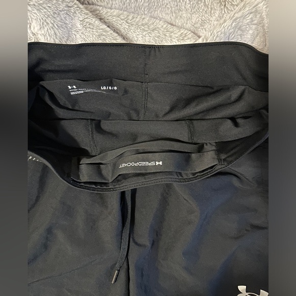 Under Armour Men sporty quick dry shorts - Picture 2 of 5